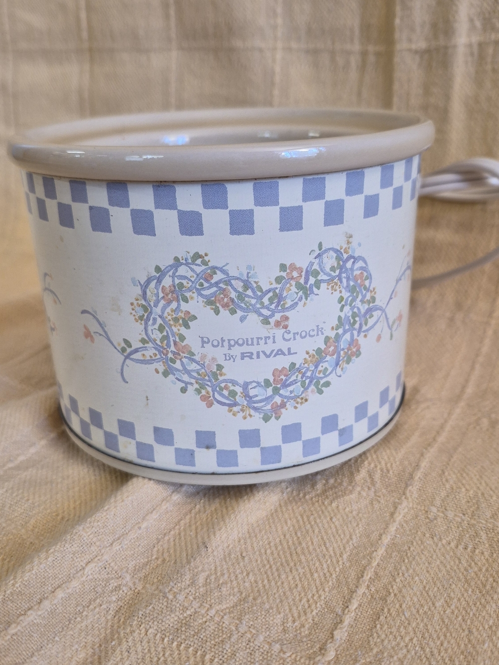 Vintage Rival Potpourri Crock in Blue Floral